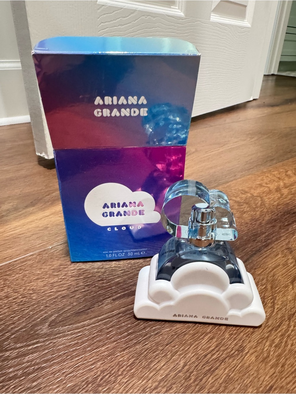 Ariana Grande Cloud 1.0 fl oz Iridescent Blue-Purple Cloud Collectible Bottle